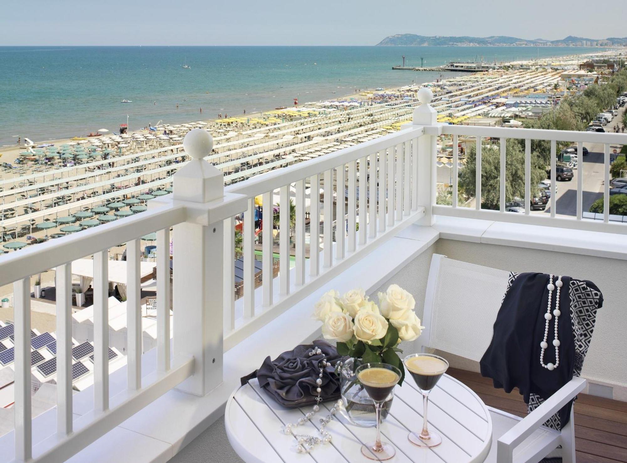 Hotel Tiffany'S Ριτσόνε Εξωτερικό φωτογραφία