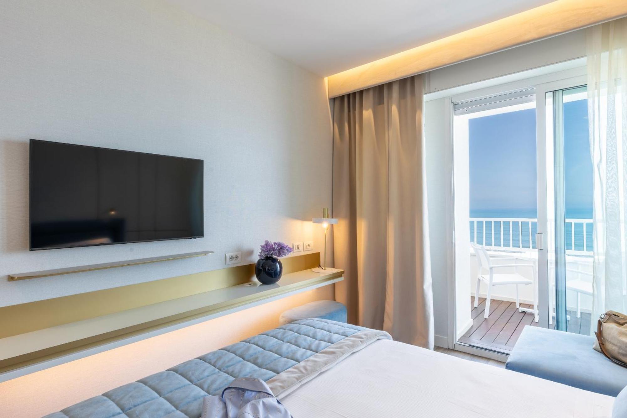Hotel Tiffany'S Ριτσόνε Εξωτερικό φωτογραφία